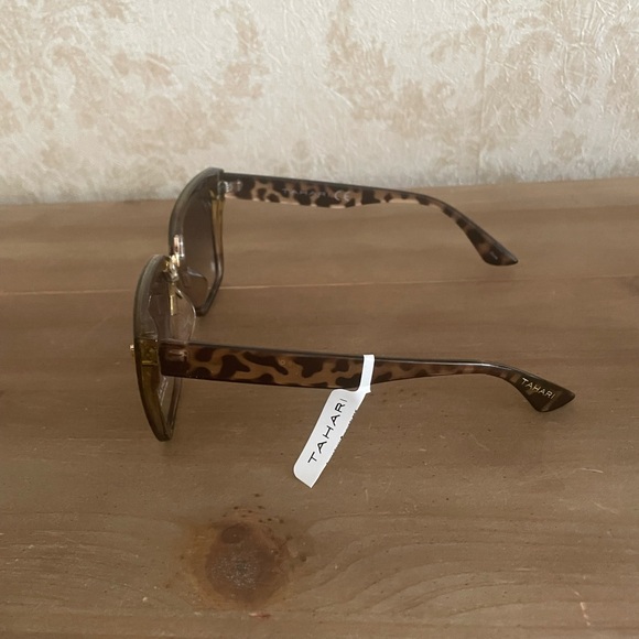 BNWT Tahari oversize sunglasses - Picture 4 of 8